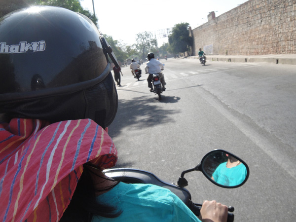A Rakhi passou em casa pra me buscar!