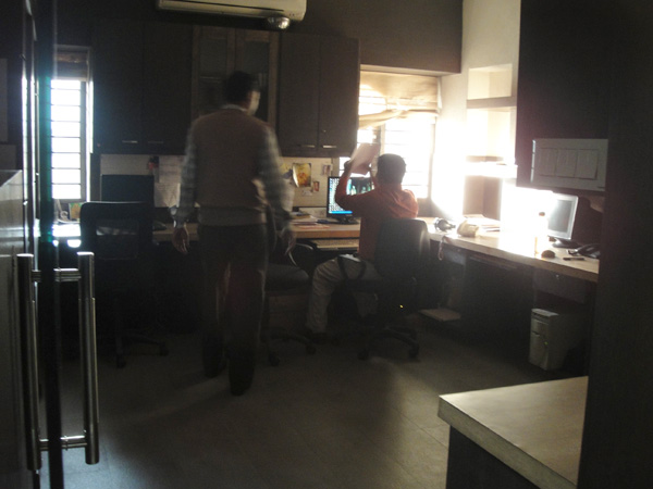 Escritório da Crayons Advertising (Adivinha! Tinha acabo a energia.. pra variar!)